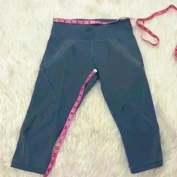 Lululemon Purple Crop Leggings Size 6 - Picture 4 of 6